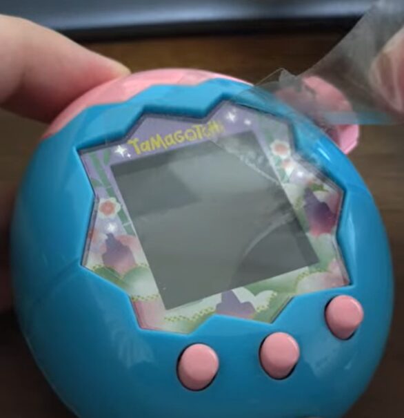 セロテープで保護フィルムをはずす2
